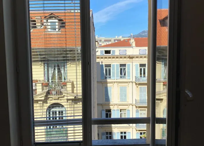 Stylish On Place Massena - Steps From