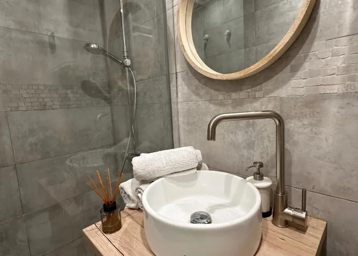 Stylish On Place Massena - Steps From Apartment Nice