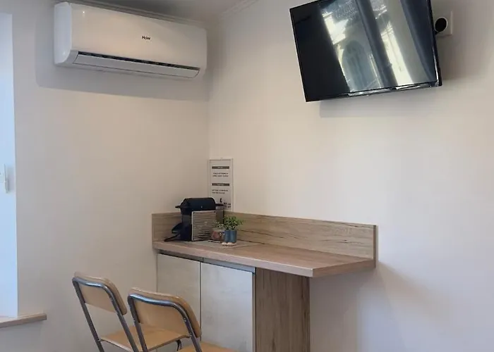 Bright Renovated Steps From Massena 5min Ac Netflix