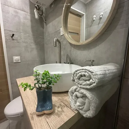 Bright Renovated Steps From Massena 5min Ac Netflix