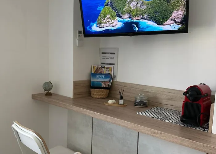 Bright Renovated Steps From Massena 5min Ac Netflix *